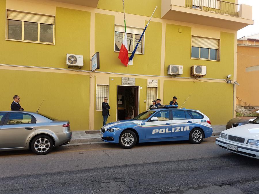 Tempio, sessantenne filmata mentre ruba nel centro estetico