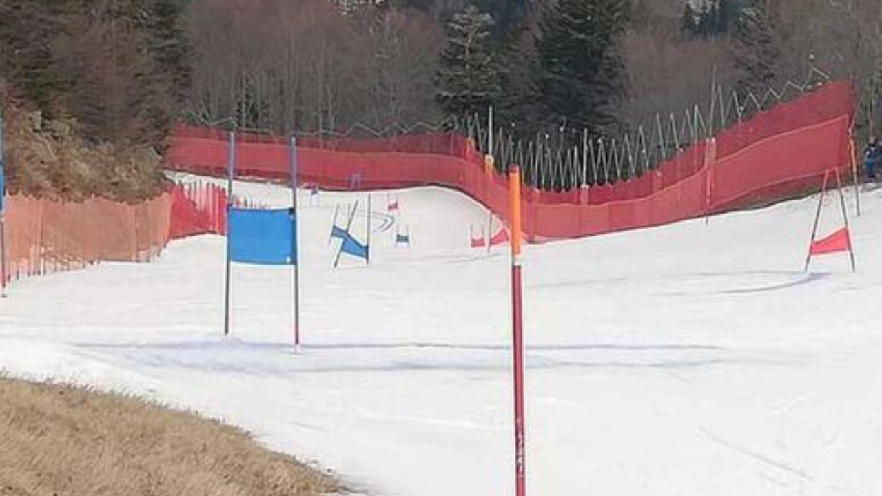 Una delle poche piste innevate all'Abetone