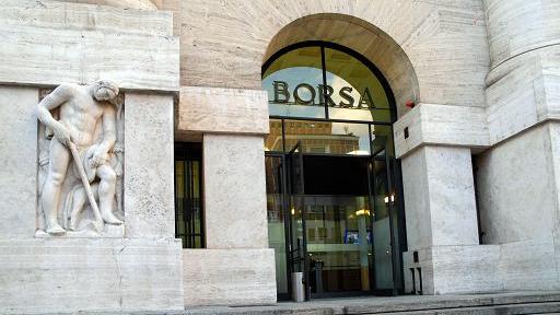 
	Palazzo Mezzanotte, sede della Borsa Valori a Milano, un tempo arena delle &quot;grida&quot;

