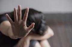 Sassari, faceva prostituire la figlia 15enne: madre condannata a otto anni di carcere