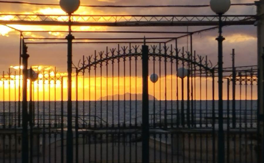 A Livorno dietro il cancello dei Pancaldi trovi l’isola e il tramonto: grazie a Letizia Civeli