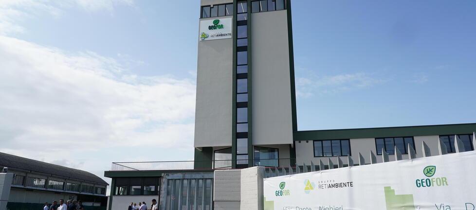 La sede amministrativa di Geofor inaugurata da poco in via Dante Alighieri a Fornacette (foto Silvi)
