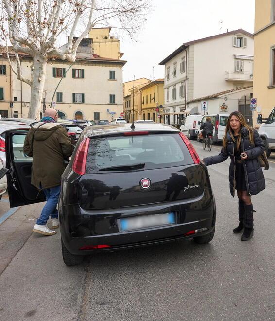 Patricia Ximena  Mazzanti mentre va in commissariato