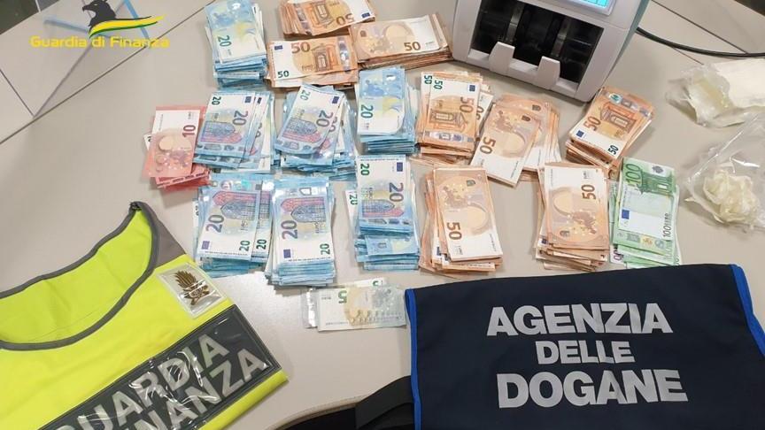 Pisa, in aeroporto scoperto 1,5 milioni di euro di valuta non dichiarata – I numeri