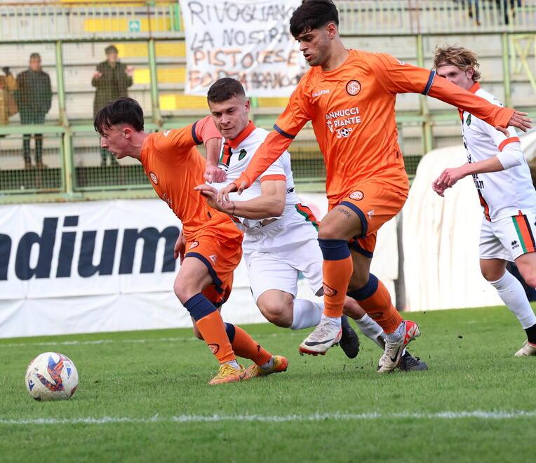 Una partita della Pistoiese (foto Nucci/ Innocenti)