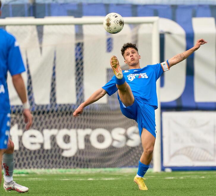 Edoardo  Cecchi con la maglia dell’Empoli al Torneo di Viareggio. Definito il suo trasferimento in casa  del Prato