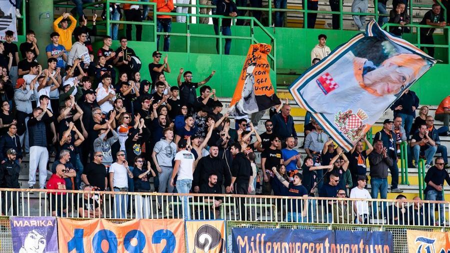 Pistoia, chiude la curva nord del Melani: «A tempo indeterminato»