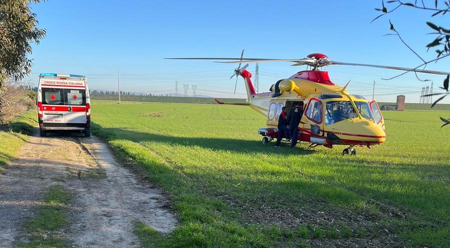 
	L'elisoccorso e l'ambulanza nel luogo dell'incidente

