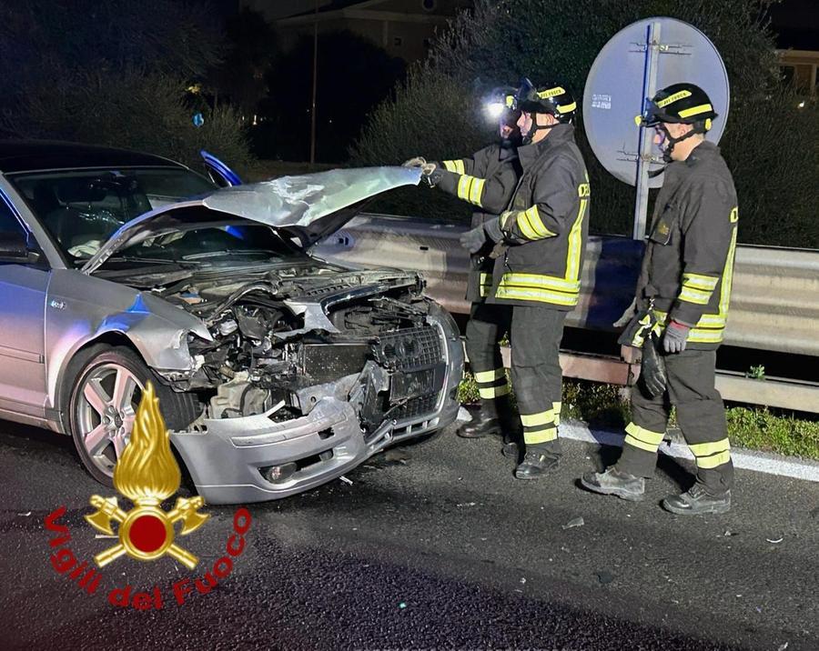 Scontro tra due auto sulla ex 131, illesi i conducenti
