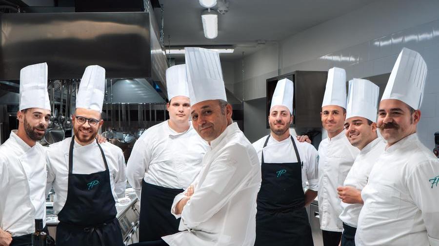 Baia Sardinia, a scuola di chef per un mese: corso gratuito per 8 ragazzi