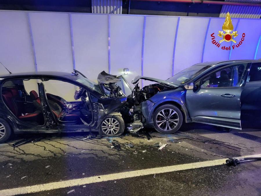 Casina, scontro in galleria: morti marito e moglie