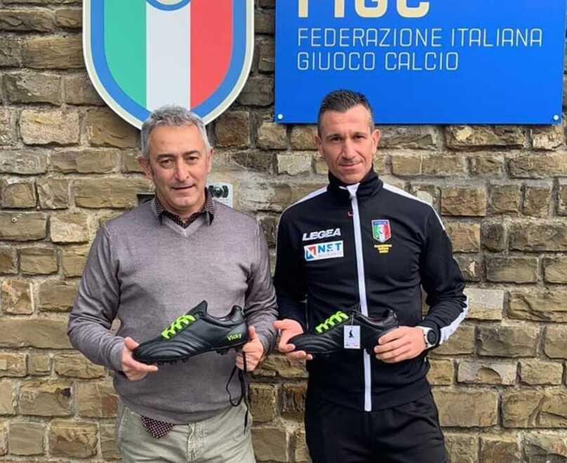 
	A destra Marco Moriani insieme a Marco Doveri (che domenica&nbsp;sar&agrave; il quarto uomo in Inter-Juve) con le scarpe Ryal

