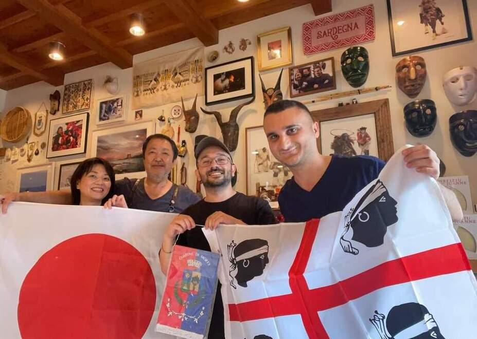 Dentro il Seadas Flower di Tokyo, un ristorante dove tutto parla di Sardegna