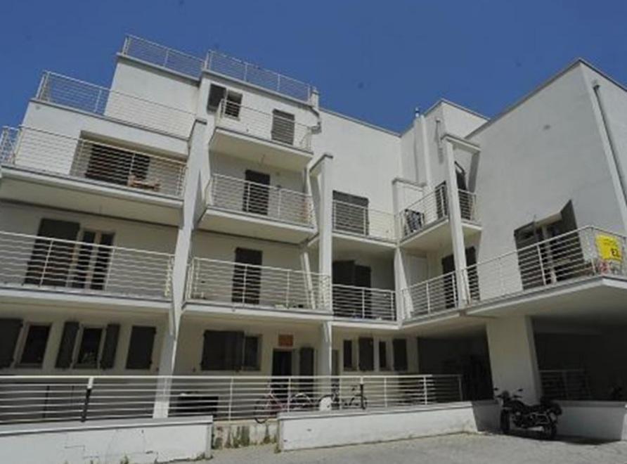 Nuova vita alla palazzina sgomberata Sarà la casa di 12 persone in difficoltà