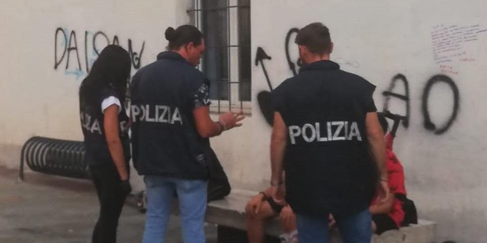 Modena, minorenni ospiti di una comunità fanno incetta di merce rubata<br>
