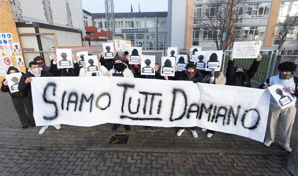Modena, studente rischia la sospensione. Il ministero: «Può fare ricorso»<br>
<br>
