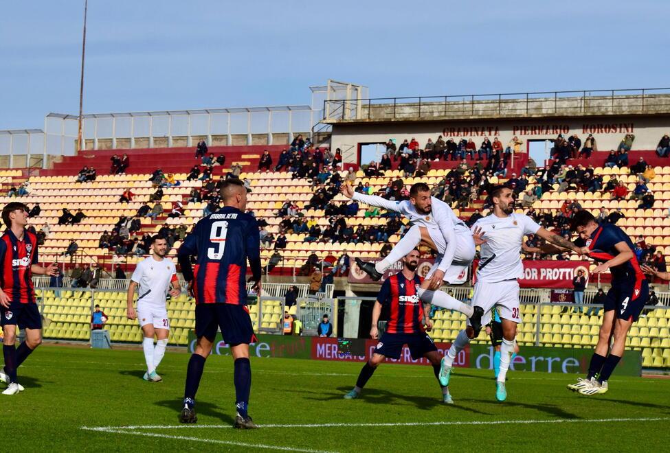 Livorno, dopo Rossetti il mercato è chiuso? Può arrivare un difensore “under”