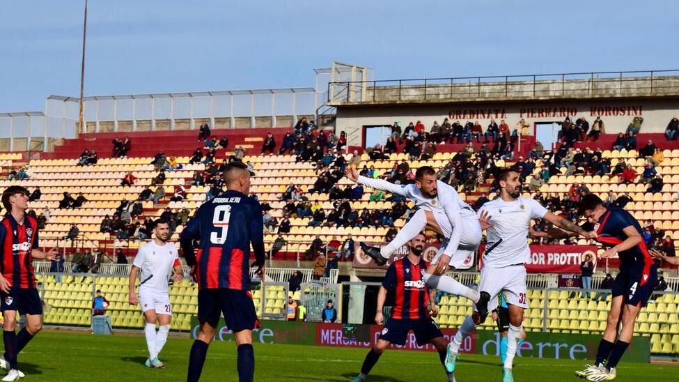 Livorno, dopo Rossetti il mercato è chiuso? Può arrivare un difensore “under”