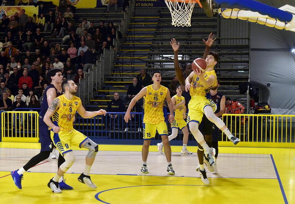 Piccone, oltre al basket c’è di più Da idolo in campo a icona social