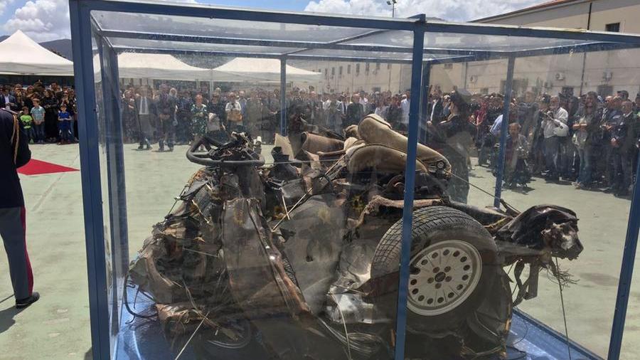 A Livorno arriva Tina Montinaro e la Quarto Savona 15: si scopre la teca dei resti dell’auto della scorta del giudice Falcone