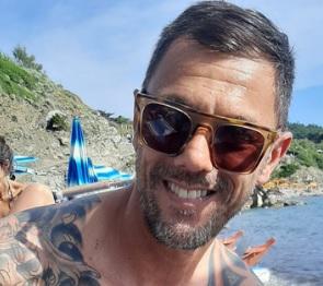 Livorno, amici e tifosi si mobilitano per "Nencio", morto a 47 anni. Raccolti 7mila per la famiglia