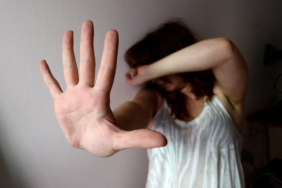 Ferrara, vittima di violenza per mesi: arrestato il compagno