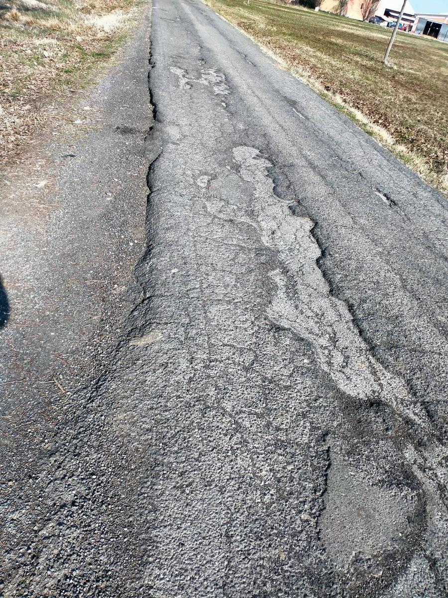 «Reggio Emilia, ci sono troppe buche in via Gattalupa sud. L’incolumità di noi cittadini è a rischio»