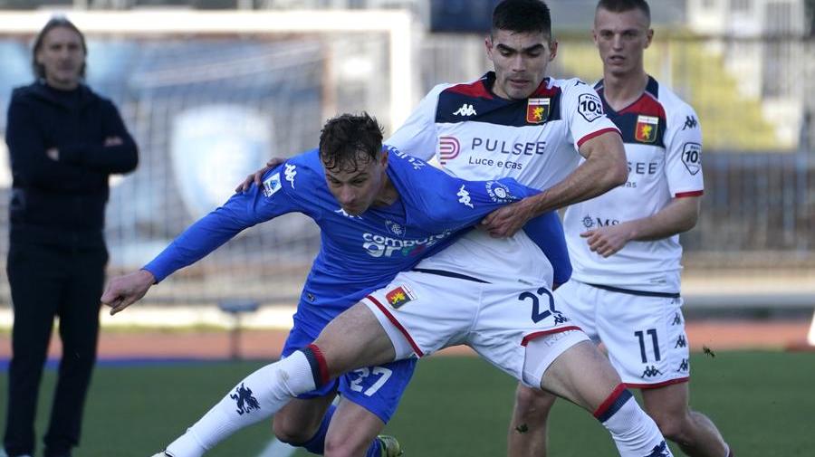 Vasquez contrasta Zurkwski durante Empoli-Genoa