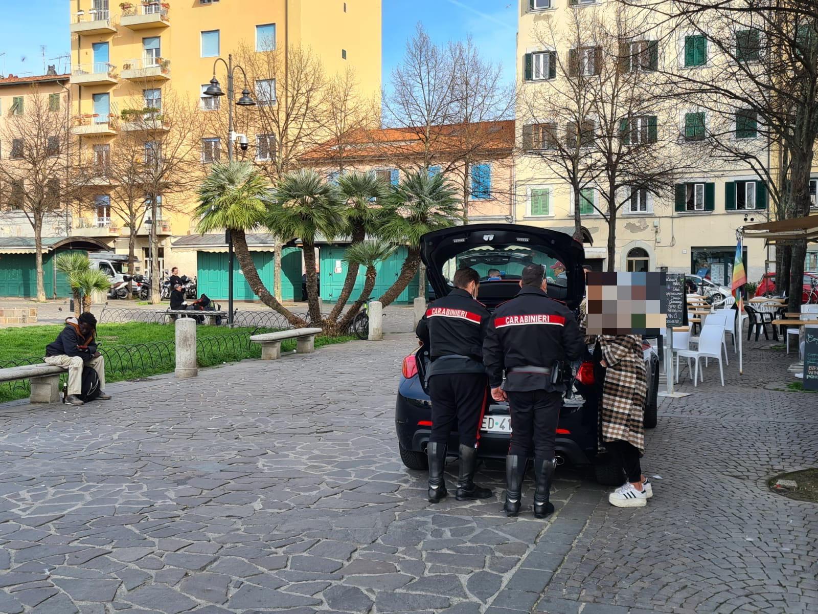 Carabinieri in piazza Garibaldi (foto d'archivio)