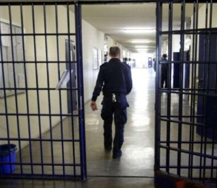 Modena, il carcere scoppia e cresce la violenza: «Aggressioni e 32 tentati suicidi»