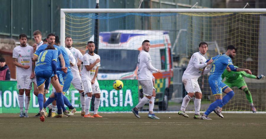 La Carrarese fa il bis, batte l’Olbia di misura e sale a quota 42