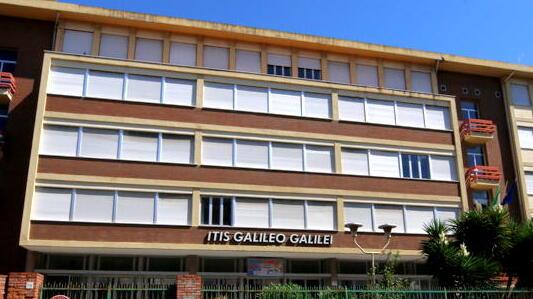 Carenza di aule a Livorno, la proposta: «Ogni istituto torni nei suoi spazi»<br>