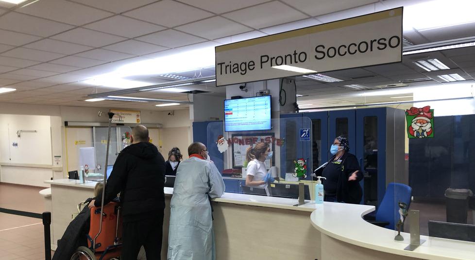 «Positiva al Covid e con gravi problemi respiratori: sono rimasta al pronto soccorso 28 ore»