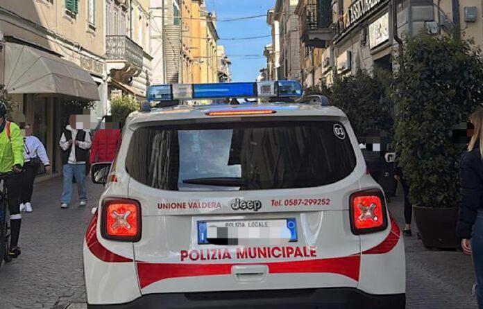 Pontedera, sversa gasolio per le strade del centro: individuato e multato
