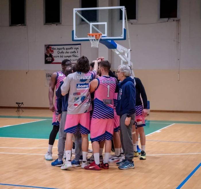 Un time out chiamato dalla formazione rosablù che cerca di ricompattarsi in vista del rush finale con l’obiettivo dichiarato di restare in categoria