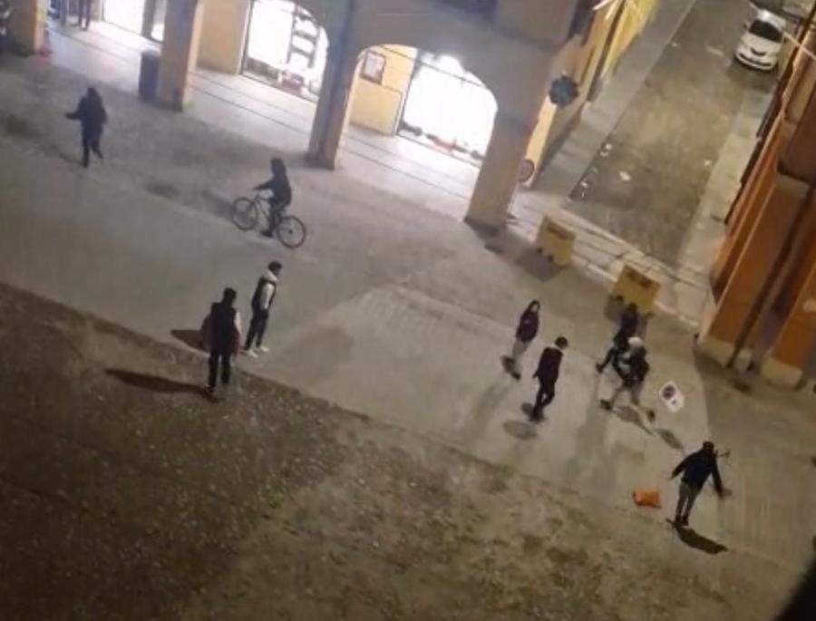 Modena, notte di violenza e risse in centro: «Chiediamo aiuto, ma nulla cambia»