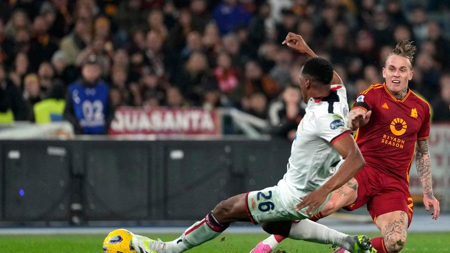 Per il Cagliari è una trasferta da incubo: la Roma vince 4-0