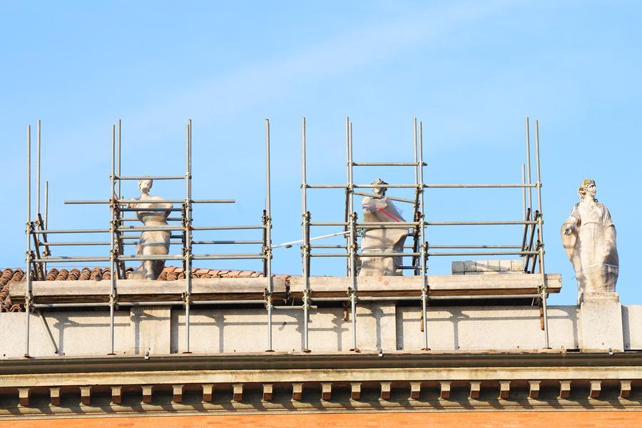 Un progetto per restaurare tutte le 28 statue del Valli