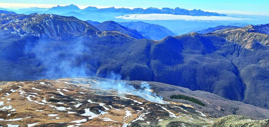Dopo l’incendio che ha devastato il Monte Cusna è caccia al responsabile