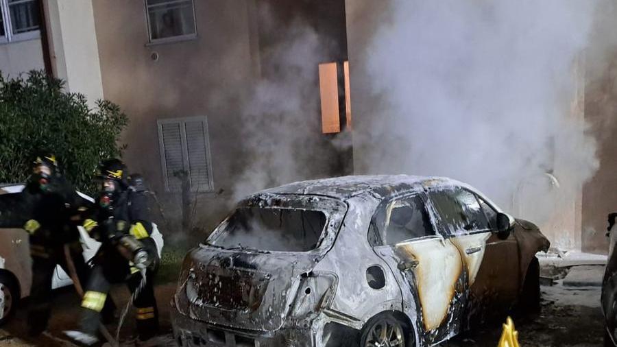 Altre due auto in fiamme a Olbia, danni anche a un’abitazione