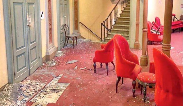 Vandalismi e furti al Borgatti di Cento: «Qualcuno ha denunciato?»