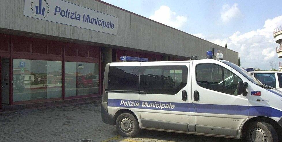 Sassuolo, gli avvocati degli agenti della polizia locale: «Non torturarono, al massimo causarono lesioni»<br type="_moz" />
