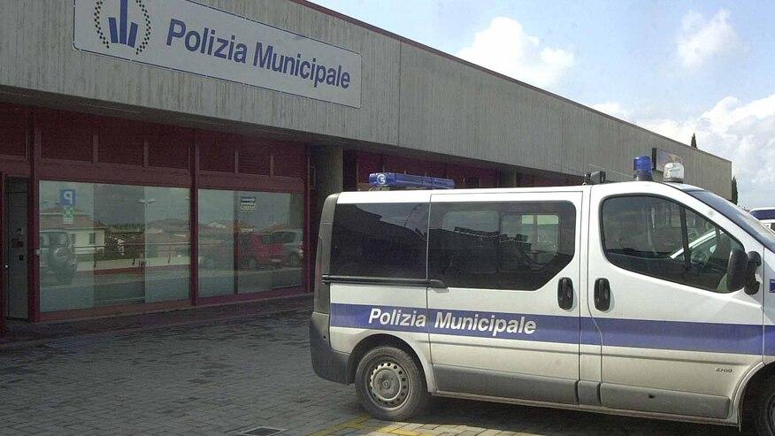 Sassuolo, gli avvocati degli agenti della polizia locale: «Non torturarono, al massimo causarono lesioni»<br type="_moz" />
