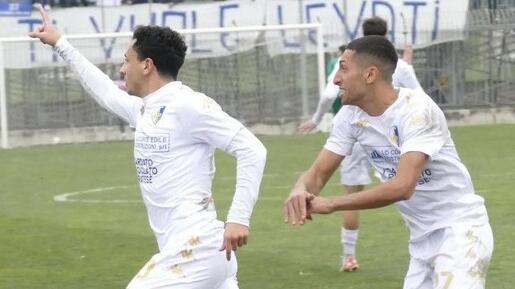 L’esultanza di Santarpia dopo la trasformazione del rigore che è valsa la vittoria sul Progresso