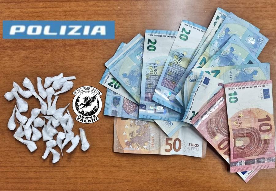 Uno vendeva la droga dalla finestra di una casa, l’altro faceva il palo: arrestati a Cagliari