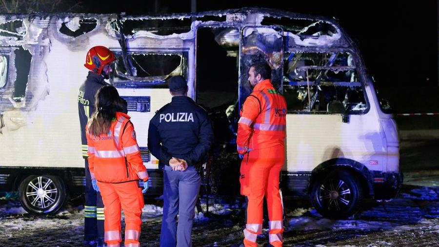 Ferrara, camper in fiamme, due morti