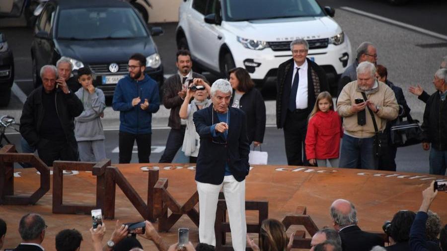 Don Backy sulla rotatoria a lui dedicata a Santa Croce sull’Arno