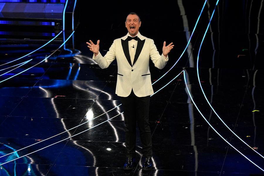 
	Amadeus sul palco di Sanremo

