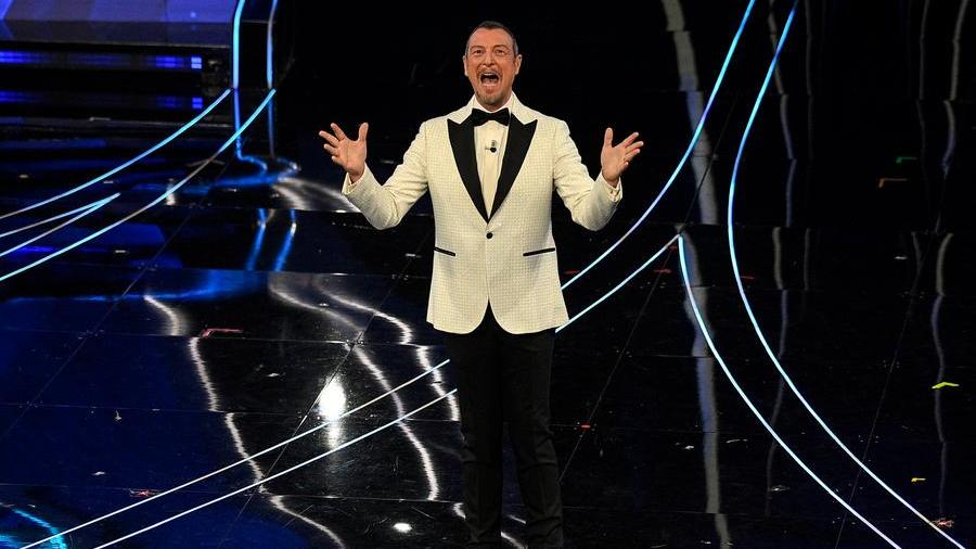 Amadeus sul palco di Sanremo