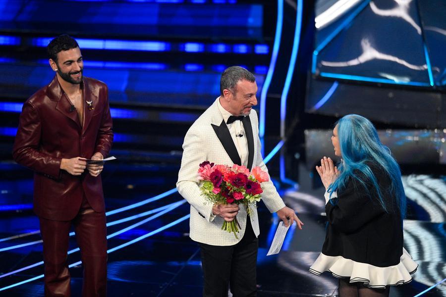 Loredana Bertè prima nella top 5 della stampa, Ibraihmovic a sorpresa sul palco e un appello di Dargen D’Amico per la pace a Gaza